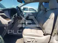 2017 Toyota SIENNA фото