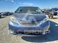 2017 Toyota SIENNA фото