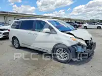 2017 Toyota SIENNA фото