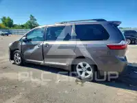 2017 Toyota SIENNA фото
