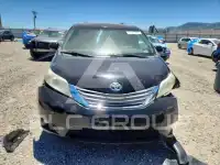 2017 Toyota SIENNA фото