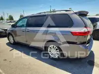 2017 Toyota SIENNA photo