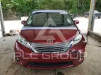 2017 Toyota SIENNA photo