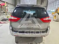 2017 Toyota SIENNA фото