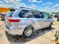 2017 Toyota SIENNA photo
