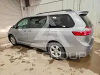 2017 Toyota SIENNA фото