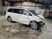 2017 Toyota SIENNA фото