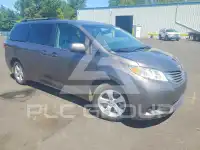 2017 Toyota SIENNA фото