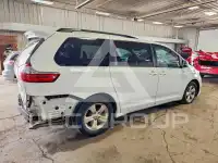 2017 Toyota SIENNA фото
