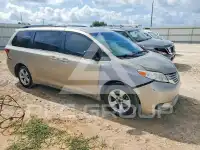 2017 Toyota SIENNA фото