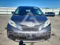 2017 Toyota SIENNA фото