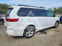 2017 Toyota SIENNA фото