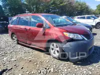 2017 Toyota SIENNA photo
