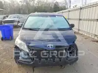 2017 Toyota SIENNA photo