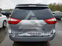 2017 Toyota SIENNA фото
