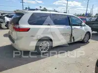 2017 Toyota SIENNA photo
