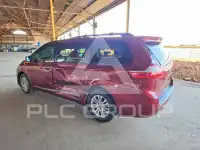2017 Toyota SIENNA фото