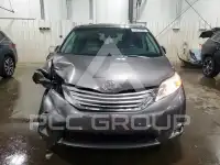 2017 Toyota SIENNA photo