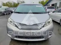 2017 Toyota SIENNA фото