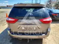 2017 Toyota SIENNA фото