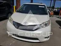 2017 Toyota SIENNA photo