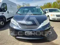 2017 Toyota SIENNA photo