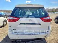 2017 Toyota SIENNA фото