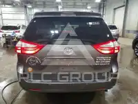 2017 Toyota SIENNA photo