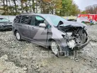 2017 Toyota SIENNA photo