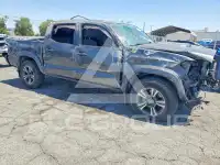 2017 Toyota TACOMA photo