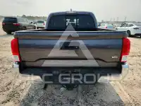2017 Toyota TACOMA photo