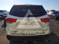 2017 Toyota Highlander photo