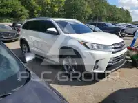 2017 Toyota Highlander photo
