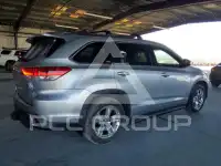 2017 Toyota Highlander photo