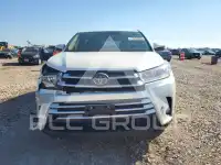 2017 Toyota Highlander photo