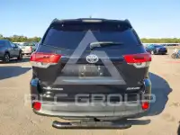 2017 Toyota Highlander photo