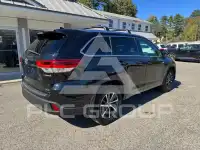 2017 Toyota Highlander photo