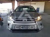 2017 Toyota Highlander photo