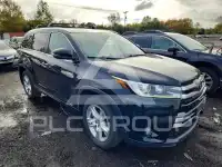 2017 Toyota Highlander photo