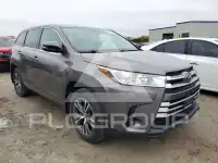 2017 Toyota Highlander photo