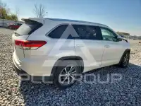2017 Toyota Highlander photo