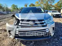 2017 Toyota Highlander photo