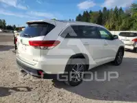 2017 Toyota Highlander photo