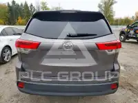2017 Toyota Highlander photo