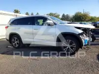 2017 Toyota Highlander photo