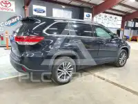2017 Toyota Highlander photo