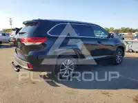2017 Toyota Highlander photo