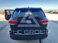2017 Toyota Highlander photo