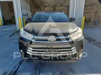 2017 Toyota Highlander photo