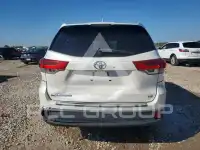 2017 Toyota Highlander photo